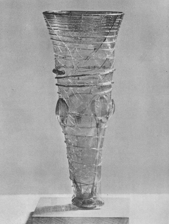 Poh&aacute;r z hrobu Valsg&auml;rde 8.